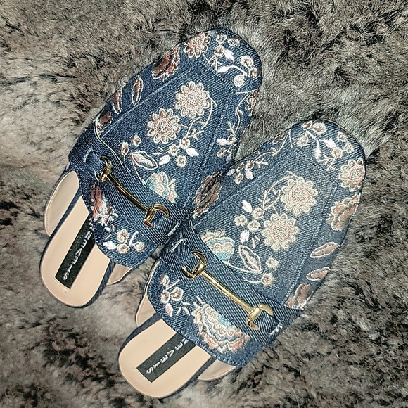 NWOT Steve Madden Denim & Embroidered Slip Ons - Picture 1 of 4